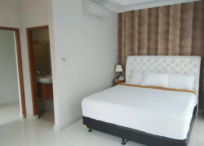 Wahyu Dana 2* 罗威那