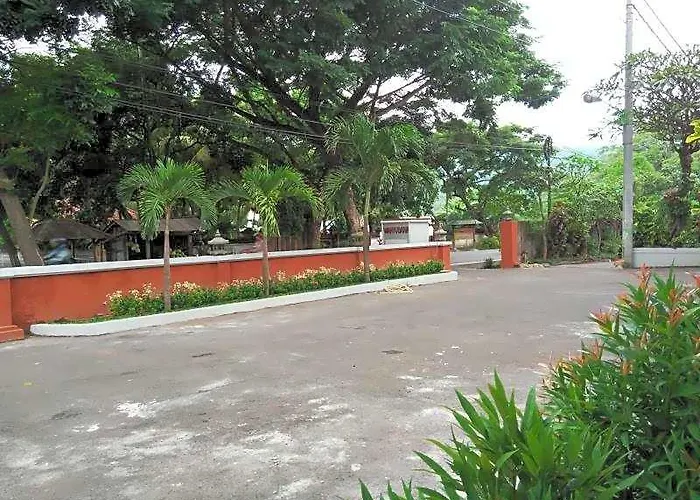 Wahyu Dana 2* 罗威那